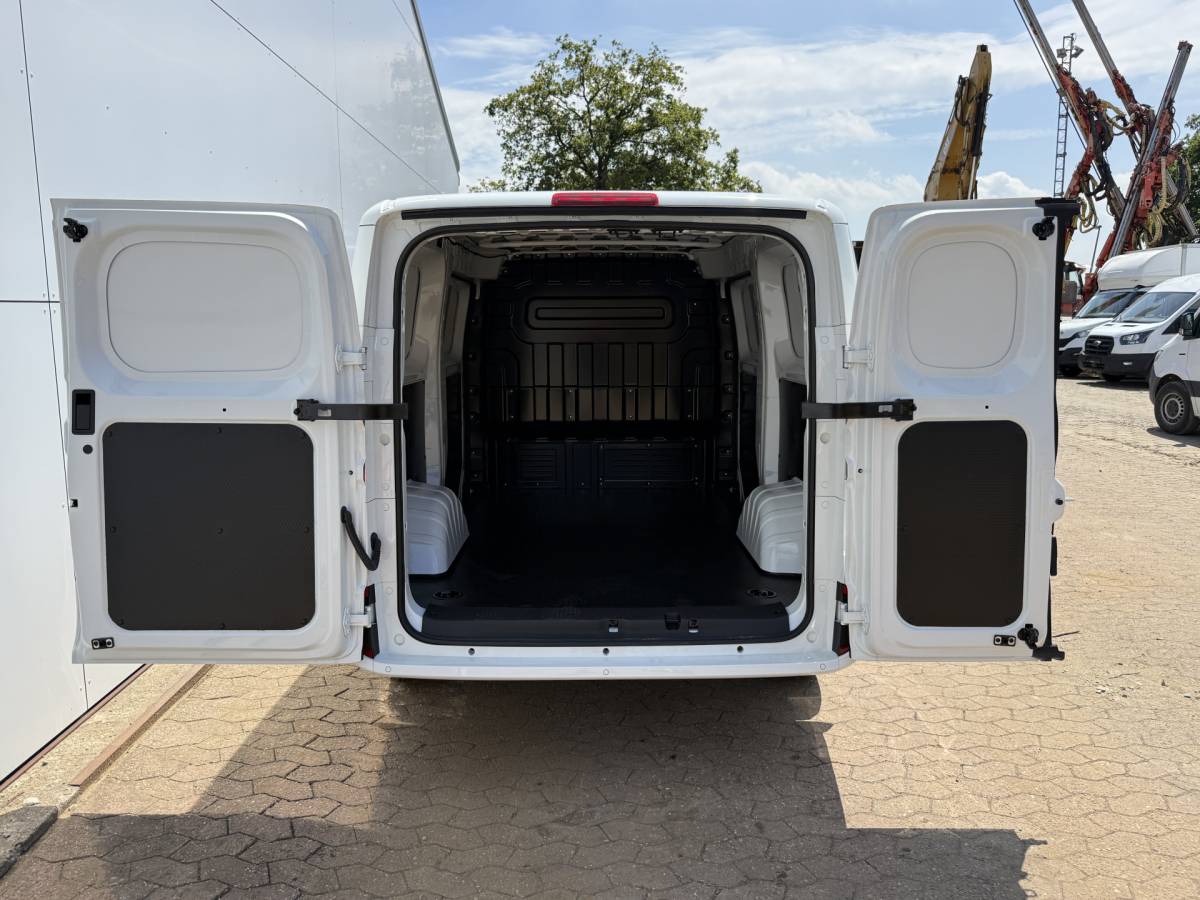 Maxus eDeliver5 Maxus eDeliver 5 64 kWh 163PK Elektrisch! L1H1 335KM WLTP 360° Camera Dubbele schuifdeuren Snelladen Climate control Cruise control Carplay Laadkabel Parkeersensoren