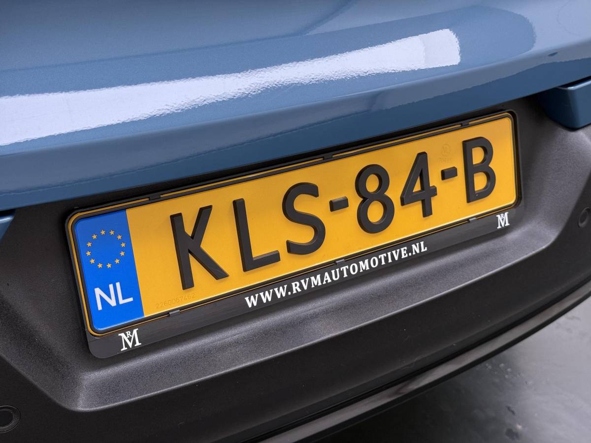 Volvo C40 Volvo C40 Recharge Core 69 kWh SOH 93%|VOLVO DEALER ONDERHOUDEN| ACHTERUITRIJCAMERA| PANORAMADAK| STOEL + STUURVERWARMING| RIJKLAARPRIJS INCL. 12 MAANDEN BOVAG GARANTIE|