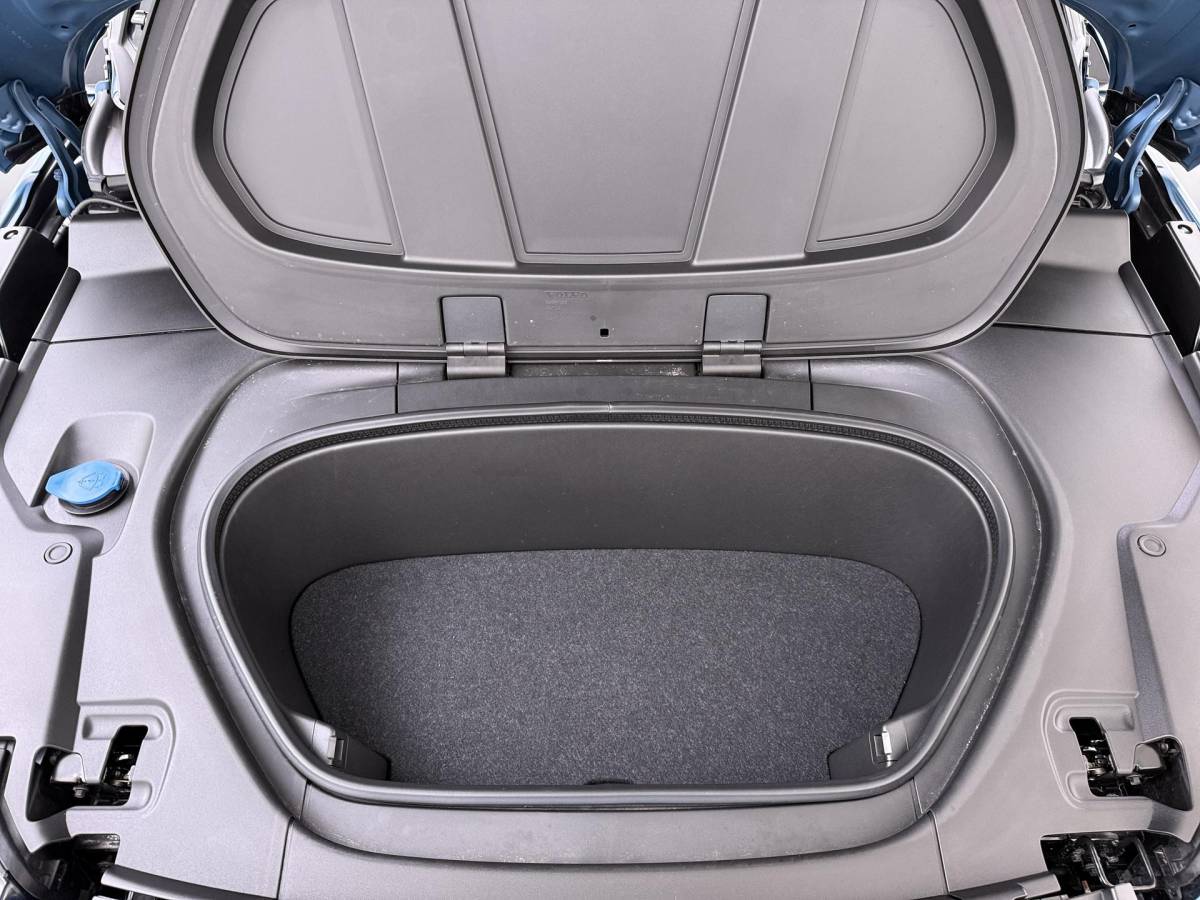 Volvo C40 Volvo C40 Recharge Core 69 kWh SOH 93%|VOLVO DEALER ONDERHOUDEN| ACHTERUITRIJCAMERA| PANORAMADAK| STOEL + STUURVERWARMING| RIJKLAARPRIJS INCL. 12 MAANDEN BOVAG GARANTIE|