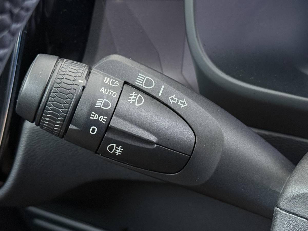 Volvo C40 Volvo C40 Recharge Core 69 kWh SOH 93%|VOLVO DEALER ONDERHOUDEN| ACHTERUITRIJCAMERA| PANORAMADAK| STOEL + STUURVERWARMING| RIJKLAARPRIJS INCL. 12 MAANDEN BOVAG GARANTIE|