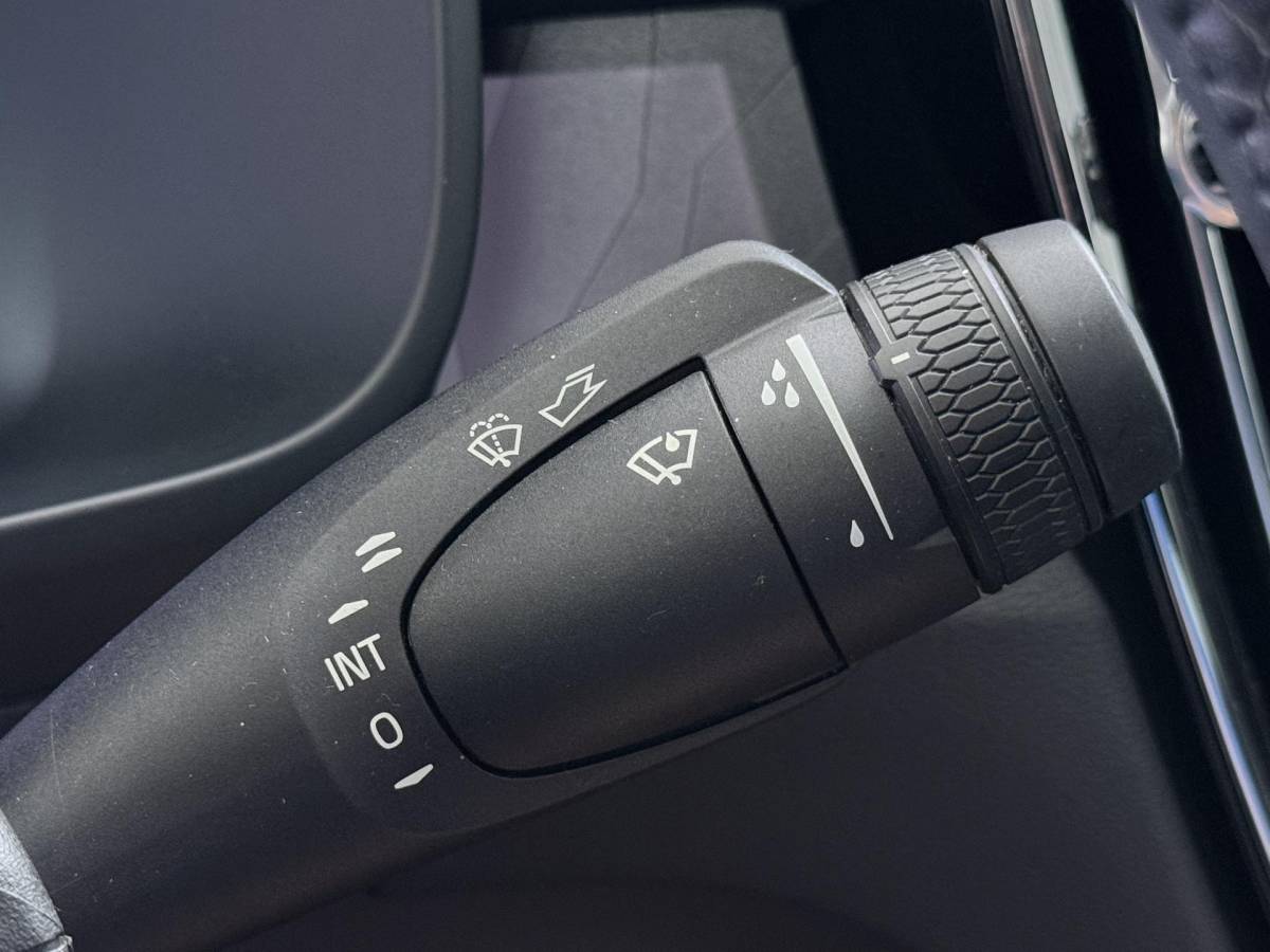 Volvo C40 Volvo C40 Recharge Core 69 kWh SOH 93%|VOLVO DEALER ONDERHOUDEN| ACHTERUITRIJCAMERA| PANORAMADAK| STOEL + STUURVERWARMING| RIJKLAARPRIJS INCL. 12 MAANDEN BOVAG GARANTIE|