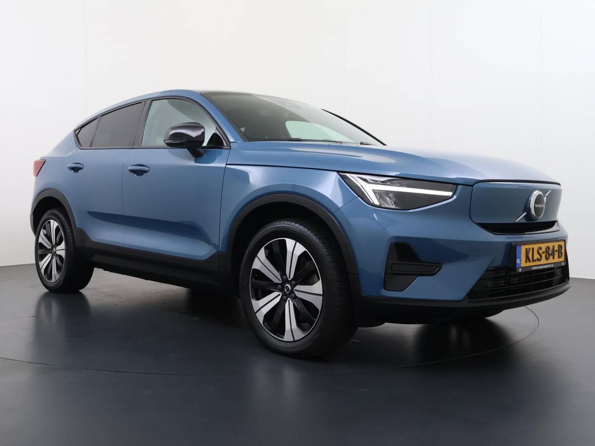Volvo C40 Volvo C40 Recharge Core 69 kWh SOH 93%|VOLVO DEALER ONDERHOUDEN| ACHTERUITRIJCAMERA| PANORAMADAK| STOEL + STUURVERWARMING| RIJKLAARPRIJS INCL. 12 MAANDEN BOVAG GARANTIE|
