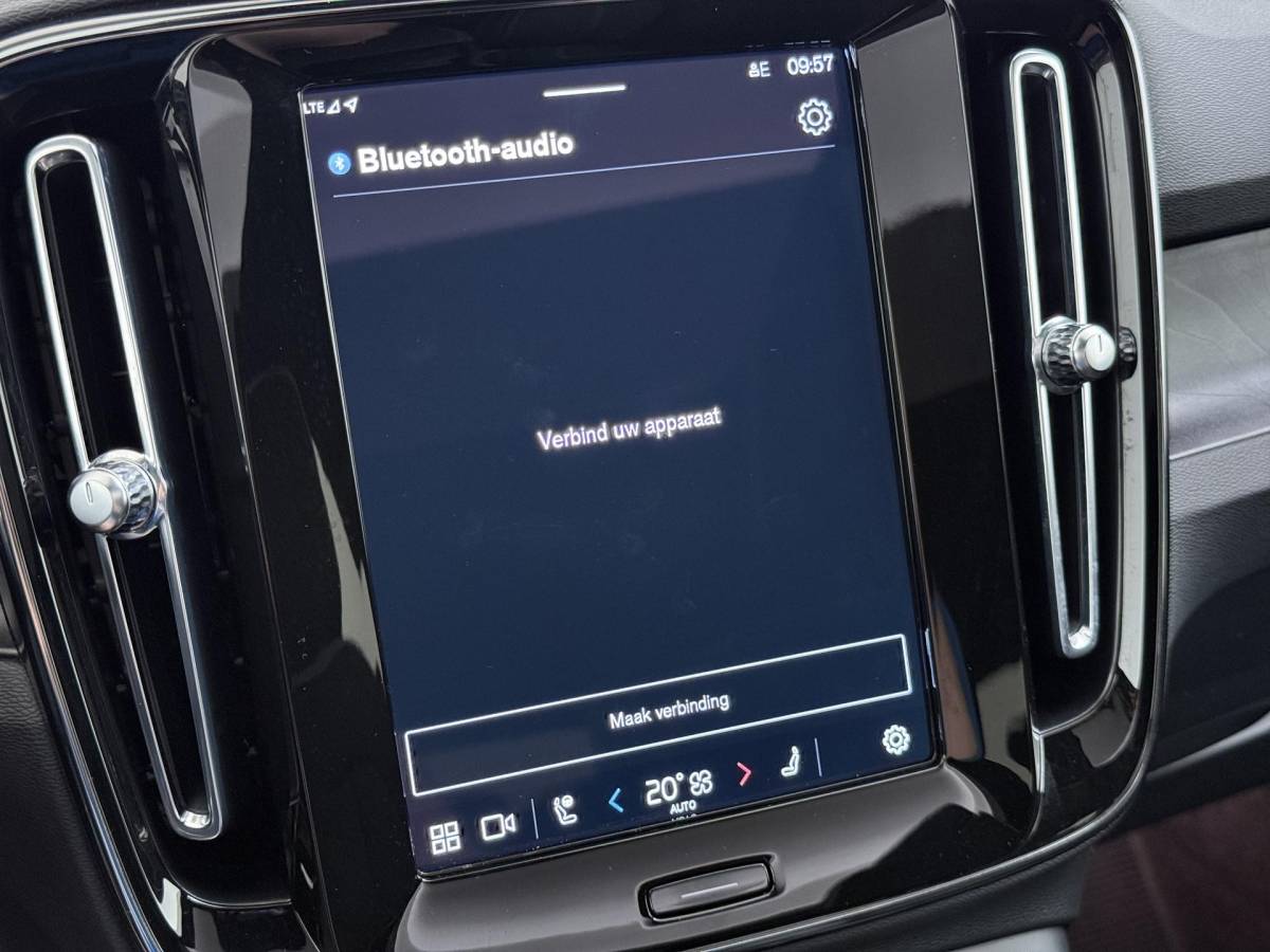 Volvo C40 Volvo C40 Recharge Core 69 kWh SOH 93%|VOLVO DEALER ONDERHOUDEN| ACHTERUITRIJCAMERA| PANORAMADAK| STOEL + STUURVERWARMING| RIJKLAARPRIJS INCL. 12 MAANDEN BOVAG GARANTIE|