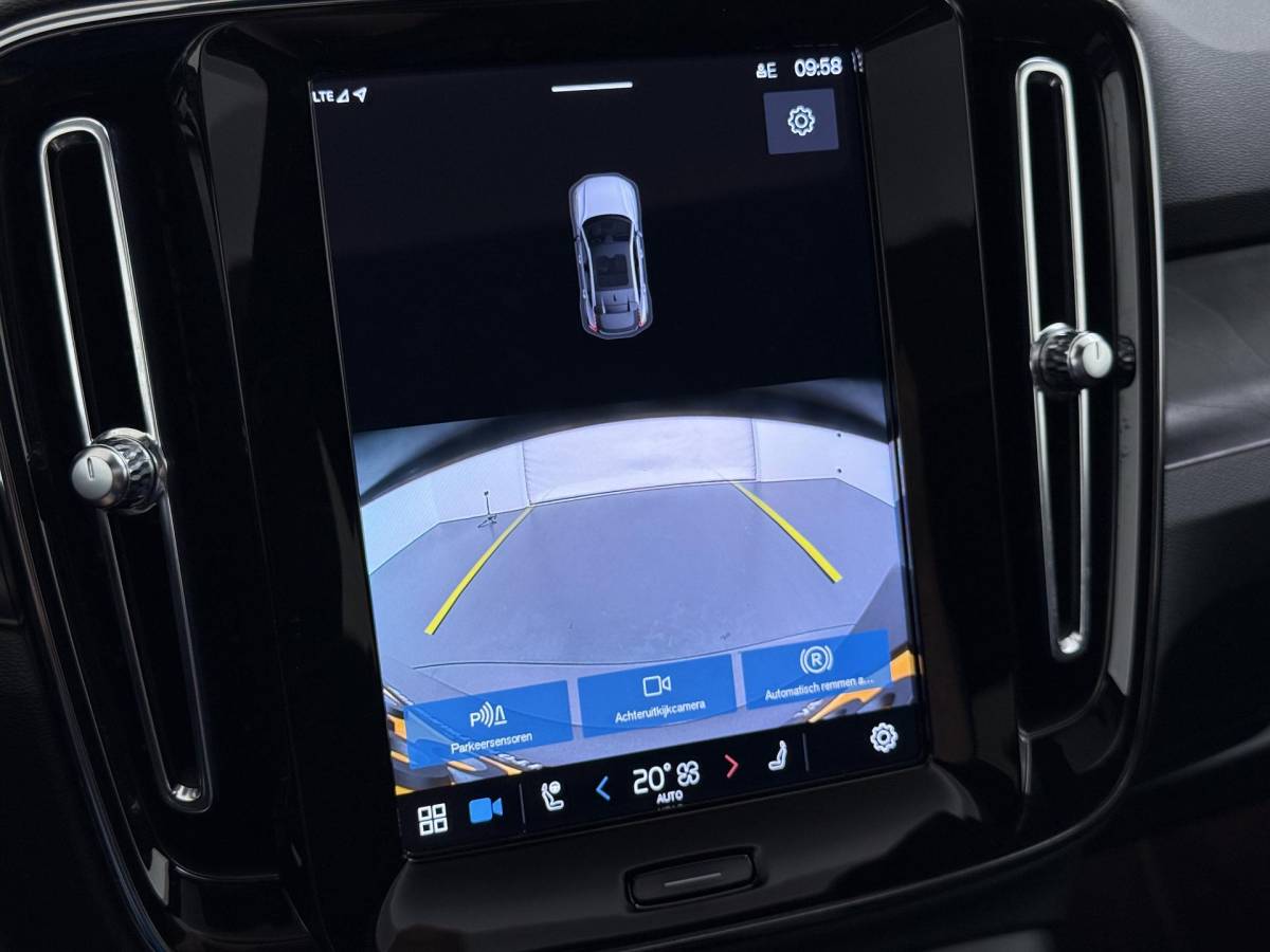 Volvo C40 Volvo C40 Recharge Core 69 kWh SOH 93%|VOLVO DEALER ONDERHOUDEN| ACHTERUITRIJCAMERA| PANORAMADAK| STOEL + STUURVERWARMING| RIJKLAARPRIJS INCL. 12 MAANDEN BOVAG GARANTIE|