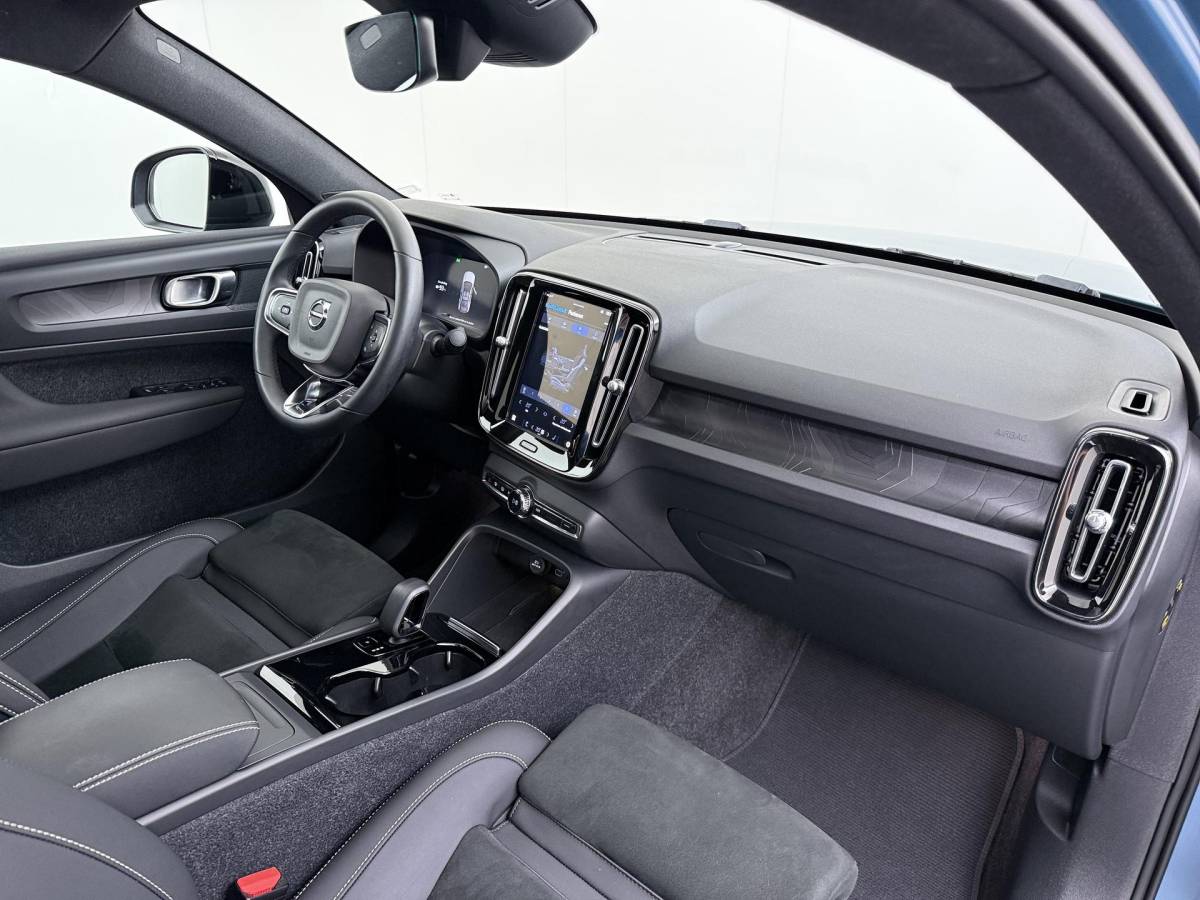 Volvo C40 Volvo C40 Recharge Core 69 kWh SOH 93%|VOLVO DEALER ONDERHOUDEN| ACHTERUITRIJCAMERA| PANORAMADAK| STOEL + STUURVERWARMING| RIJKLAARPRIJS INCL. 12 MAANDEN BOVAG GARANTIE|