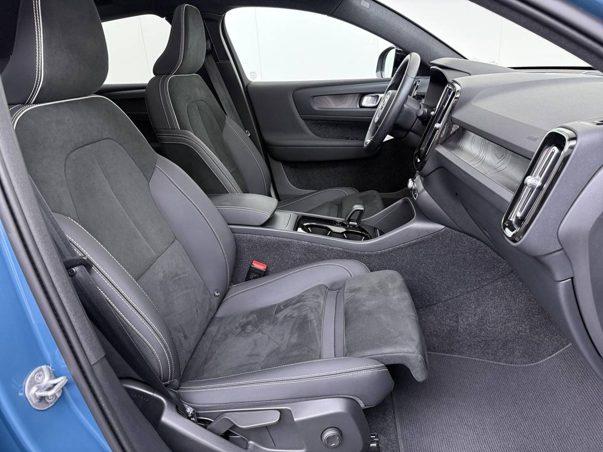 Volvo C40 Volvo C40 Recharge Core 69 kWh SOH 93%|VOLVO DEALER ONDERHOUDEN| ACHTERUITRIJCAMERA| PANORAMADAK| STOEL + STUURVERWARMING| RIJKLAARPRIJS INCL. 12 MAANDEN BOVAG GARANTIE|