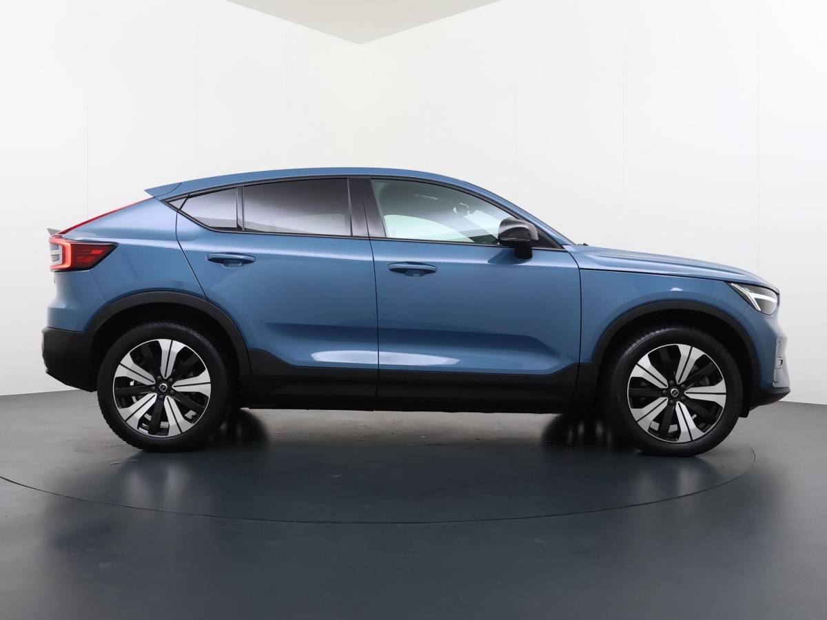 Volvo C40 Volvo C40 Recharge Core 69 kWh SOH 93%|VOLVO DEALER ONDERHOUDEN| ACHTERUITRIJCAMERA| PANORAMADAK| STOEL + STUURVERWARMING| RIJKLAARPRIJS INCL. 12 MAANDEN BOVAG GARANTIE|