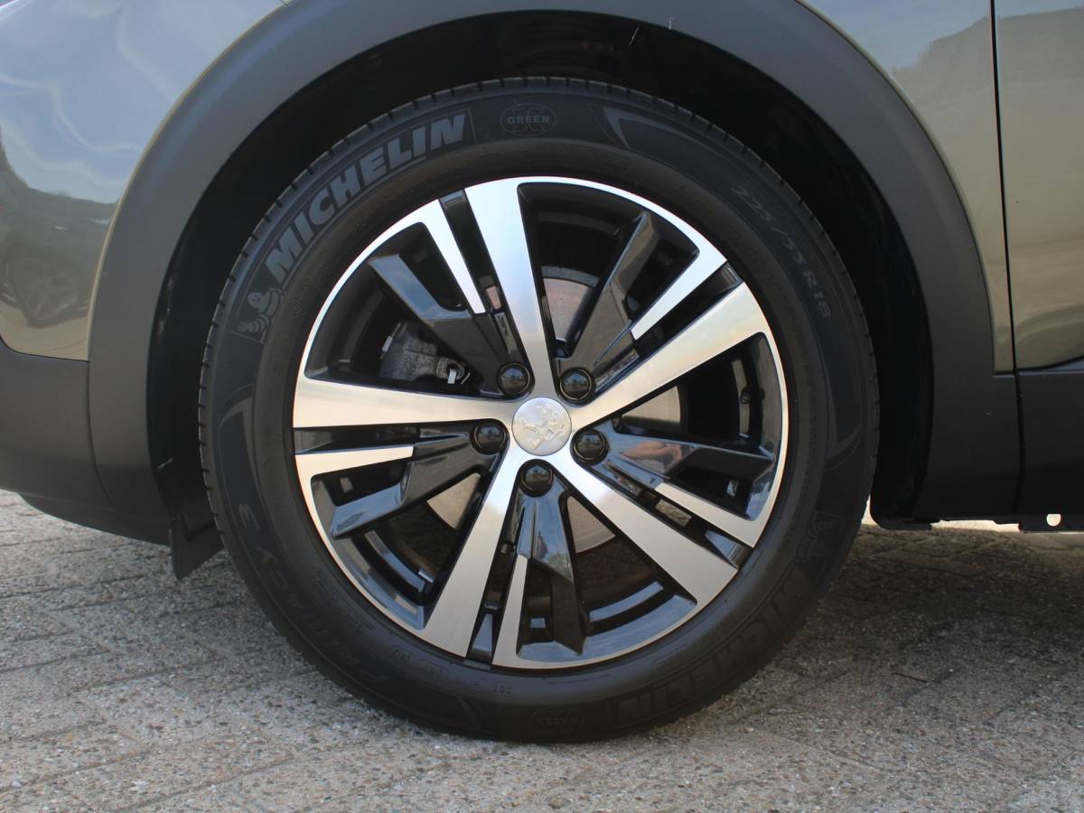 Peugeot 3008 Peugeot 3008 1.6 e-THP Allure | STOELVERWARMING | LEDEREN BEKLEDING | APPLE CARPLAY/ ANDROID AUTO | ADAPTIEVE CRUISE CONTROL |