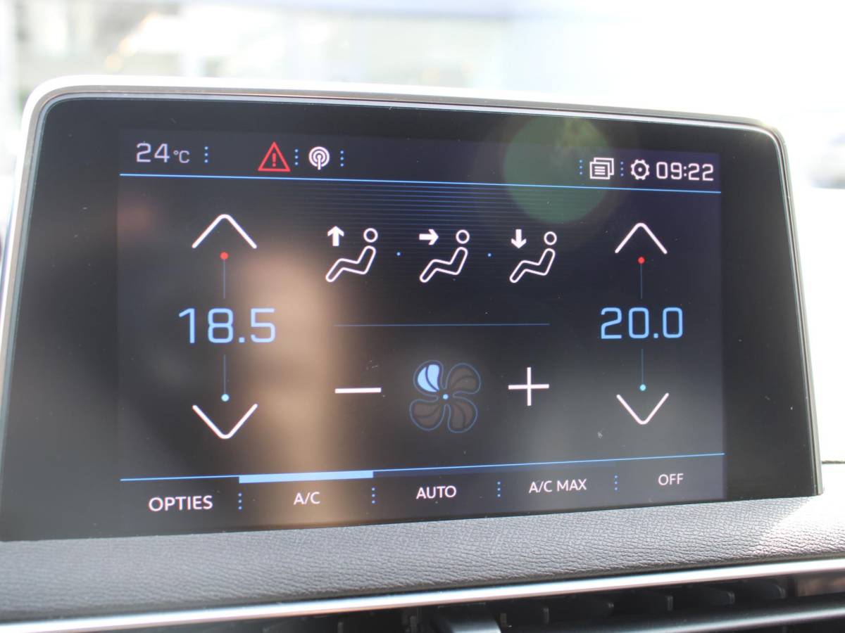 Peugeot 3008 Peugeot 3008 1.6 e-THP Allure | STOELVERWARMING | LEDEREN BEKLEDING | APPLE CARPLAY/ ANDROID AUTO | ADAPTIEVE CRUISE CONTROL |