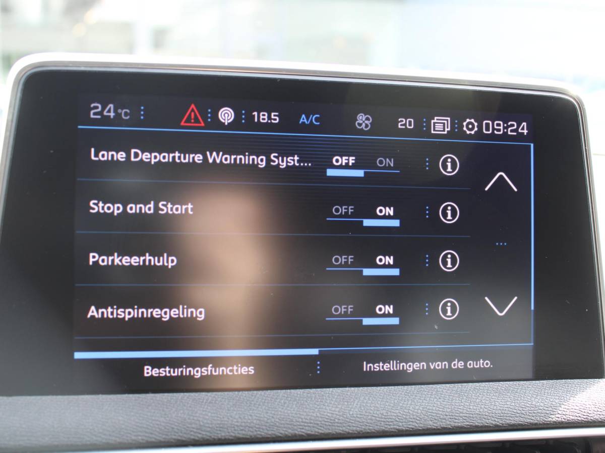 Peugeot 3008 Peugeot 3008 1.6 e-THP Allure | STOELVERWARMING | LEDEREN BEKLEDING | APPLE CARPLAY/ ANDROID AUTO | ADAPTIEVE CRUISE CONTROL |