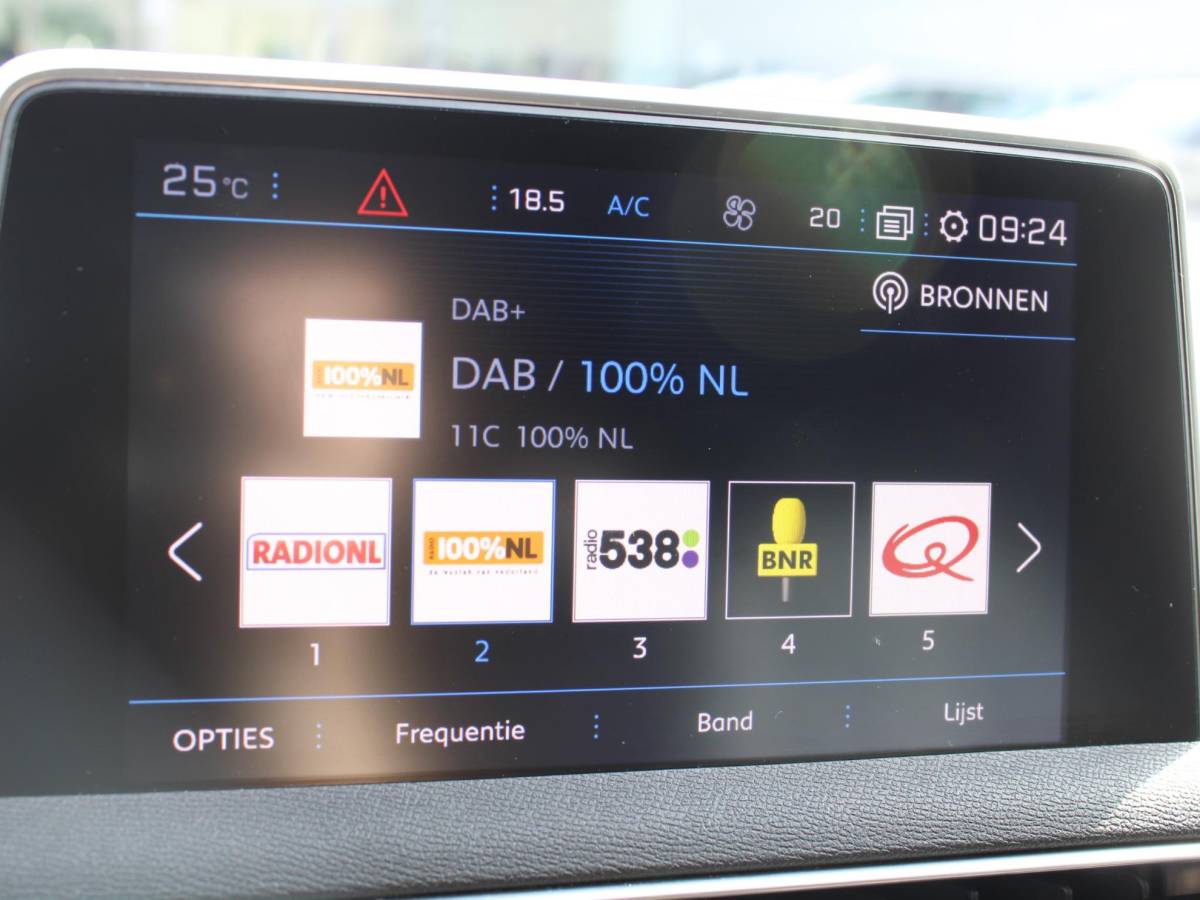 Peugeot 3008 Peugeot 3008 1.6 e-THP Allure | STOELVERWARMING | LEDEREN BEKLEDING | APPLE CARPLAY/ ANDROID AUTO | ADAPTIEVE CRUISE CONTROL |