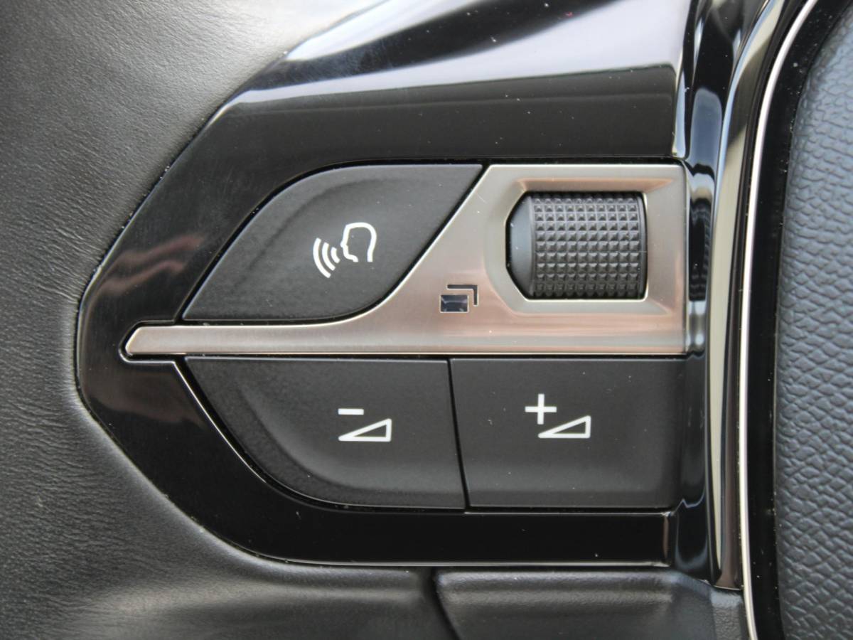 Peugeot 3008 Peugeot 3008 1.6 e-THP Allure | STOELVERWARMING | LEDEREN BEKLEDING | APPLE CARPLAY/ ANDROID AUTO | ADAPTIEVE CRUISE CONTROL |