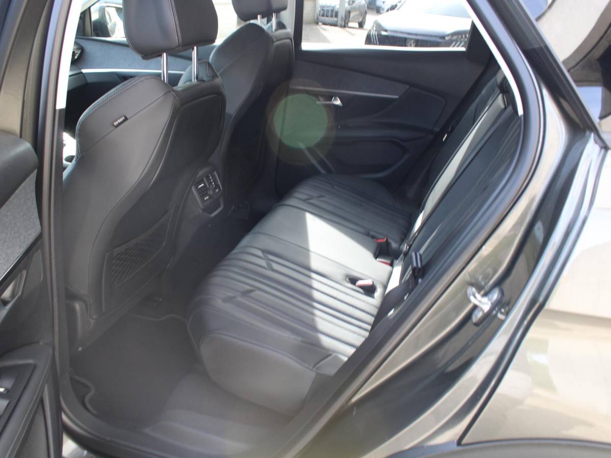 Peugeot 3008 Peugeot 3008 1.6 e-THP Allure | STOELVERWARMING | LEDEREN BEKLEDING | APPLE CARPLAY/ ANDROID AUTO | ADAPTIEVE CRUISE CONTROL |