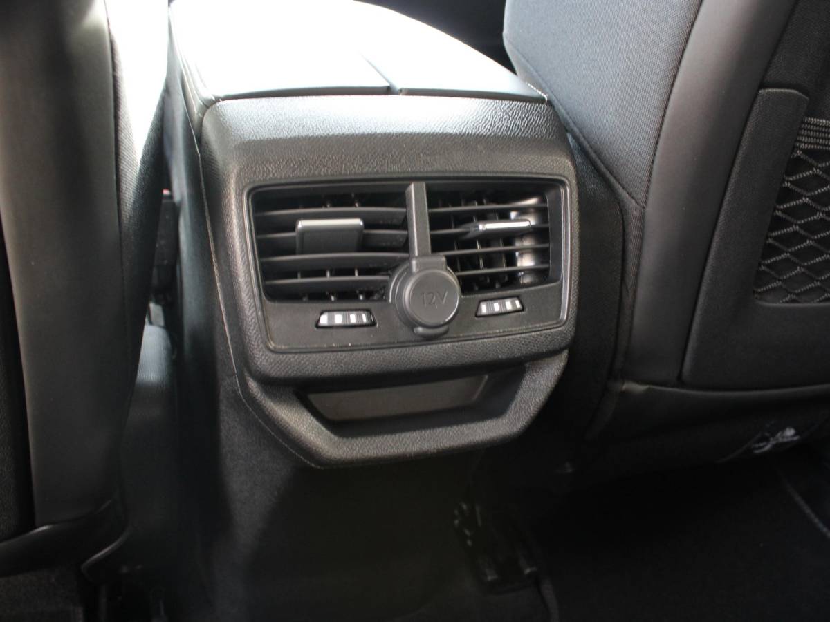 Peugeot 3008 Peugeot 3008 1.6 e-THP Allure | STOELVERWARMING | LEDEREN BEKLEDING | APPLE CARPLAY/ ANDROID AUTO | ADAPTIEVE CRUISE CONTROL |