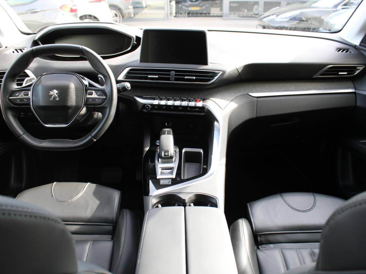 Peugeot 3008 Peugeot 3008 1.6 e-THP Allure | STOELVERWARMING | LEDEREN BEKLEDING | APPLE CARPLAY/ ANDROID AUTO | ADAPTIEVE CRUISE CONTROL |
