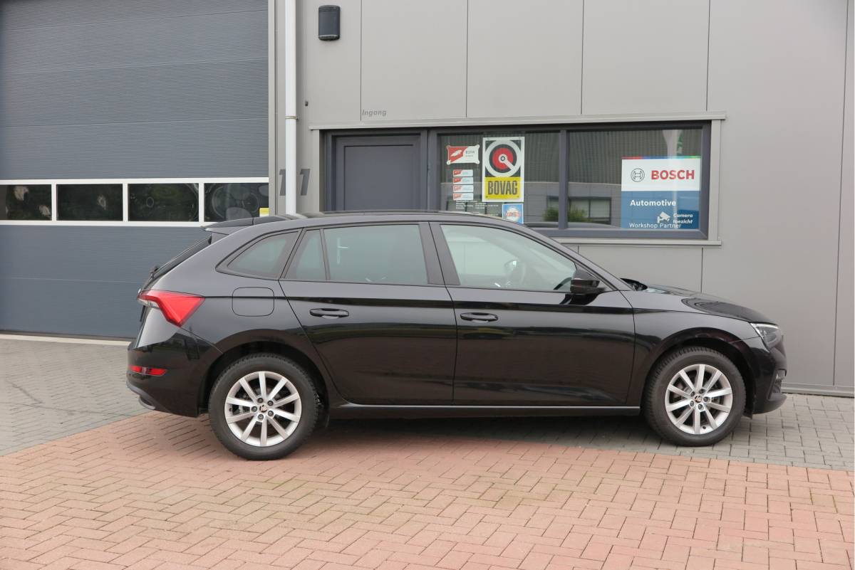 Škoda Scala ŠKODA Scala 1.0 TSI 110pk H6 Sport Business. Panoramadak , Led, Stoelverwarming, Achteruitrijcamera , PDC , Carplay , (navigatie via carplay) DAB+