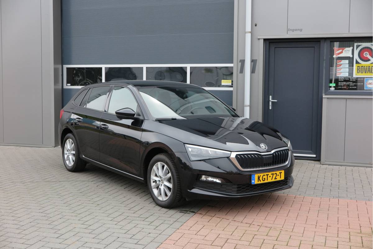 Škoda Scala ŠKODA Scala 1.0 TSI 110pk H6 Sport Business. Panoramadak , Led, Stoelverwarming, Achteruitrijcamera , PDC , Carplay , (navigatie via carplay) DAB+