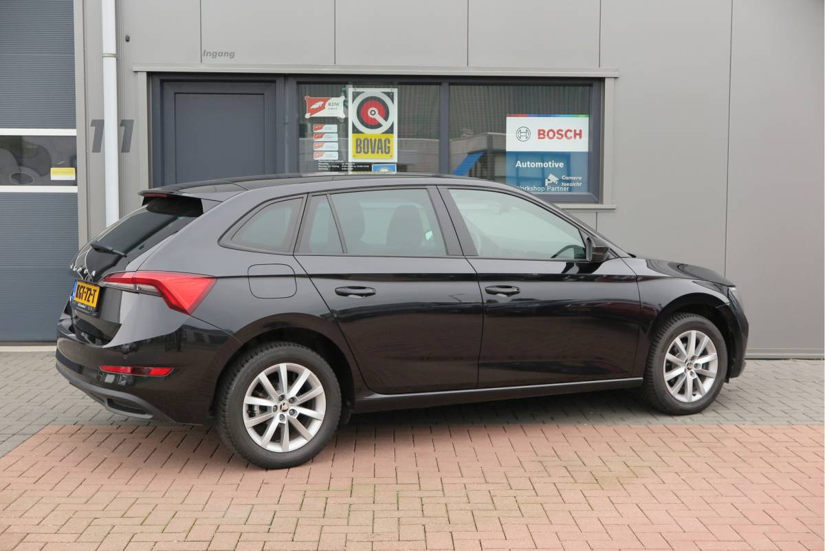 Škoda Scala ŠKODA Scala 1.0 TSI 110pk H6 Sport Business. Panoramadak , Led, Stoelverwarming, Achteruitrijcamera , PDC , Carplay , (navigatie via carplay) DAB+
