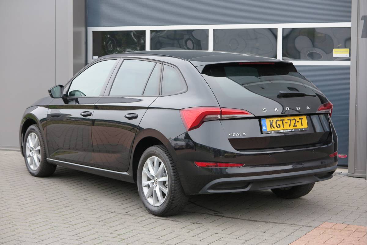Škoda Scala ŠKODA Scala 1.0 TSI 110pk H6 Sport Business. Panoramadak , Led, Stoelverwarming, Achteruitrijcamera , PDC , Carplay , (navigatie via carplay) DAB+