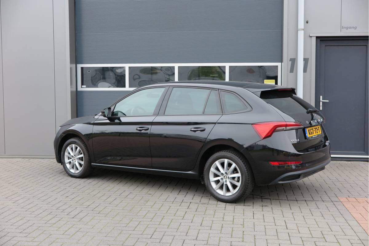 Škoda Scala ŠKODA Scala 1.0 TSI 110pk H6 Sport Business. Panoramadak , Led, Stoelverwarming, Achteruitrijcamera , PDC , Carplay , (navigatie via carplay) DAB+