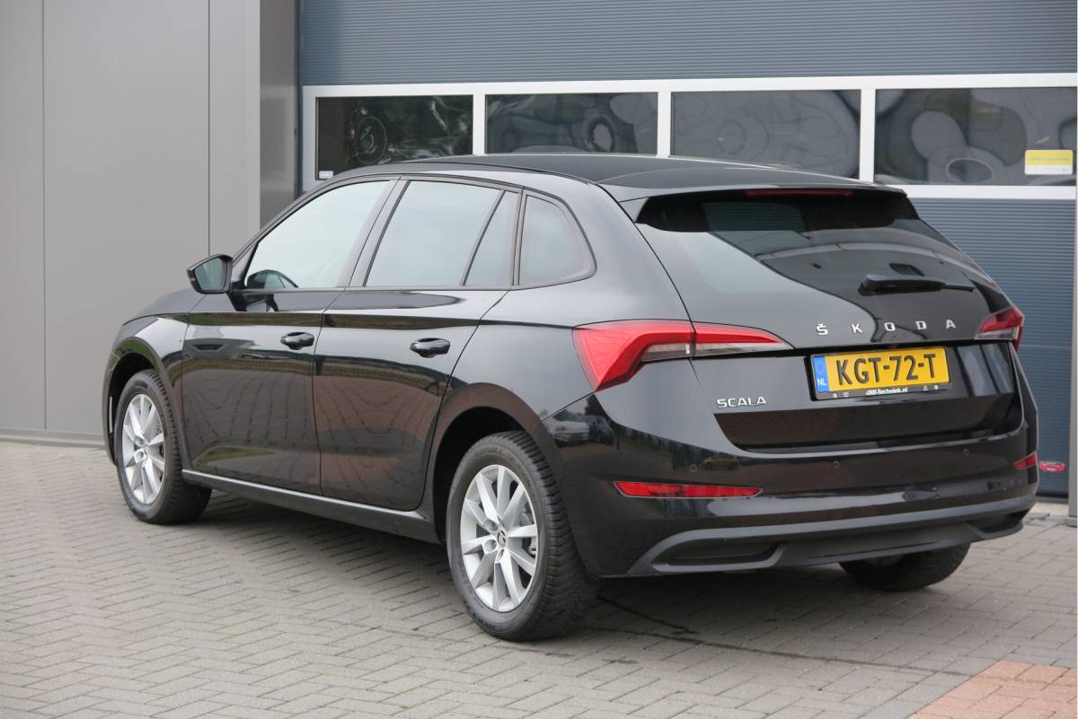 Škoda Scala ŠKODA Scala 1.0 TSI 110pk H6 Sport Business. Panoramadak , Led, Stoelverwarming, Achteruitrijcamera , PDC , Carplay , (navigatie via carplay) DAB+