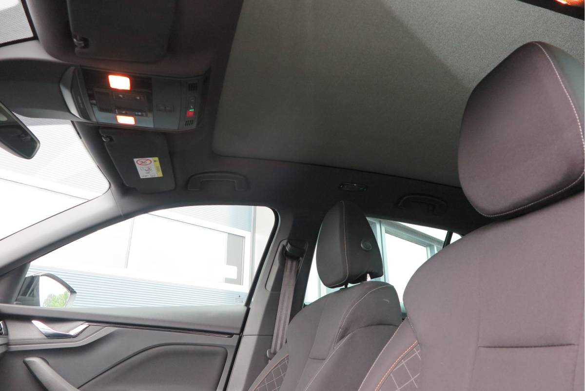 Škoda Scala ŠKODA Scala 1.0 TSI 110pk H6 Sport Business. Panoramadak , Led, Stoelverwarming, Achteruitrijcamera , PDC , Carplay , (navigatie via carplay) DAB+
