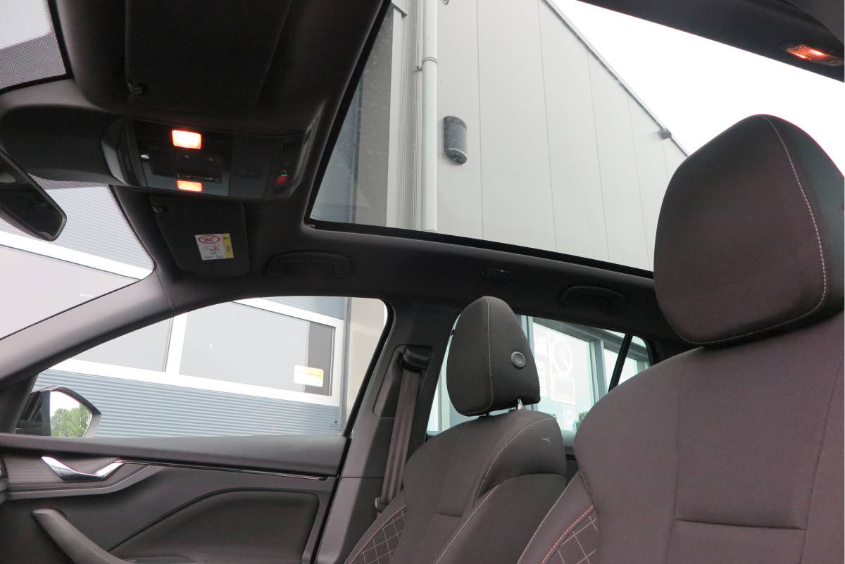 Škoda Scala ŠKODA Scala 1.0 TSI 110pk H6 Sport Business. Panoramadak , Led, Stoelverwarming, Achteruitrijcamera , PDC , Carplay , (navigatie via carplay) DAB+