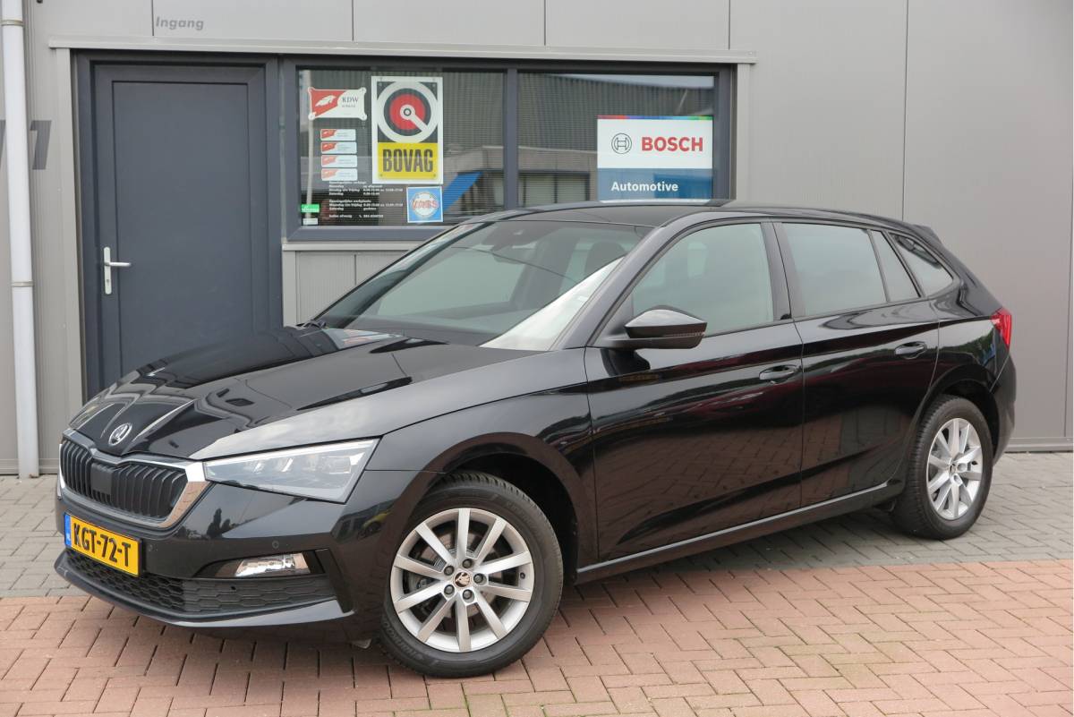 Škoda Scala ŠKODA Scala 1.0 TSI 110pk H6 Sport Business. Panoramadak , Led, Stoelverwarming, Achteruitrijcamera , PDC , Carplay , (navigatie via carplay) DAB+