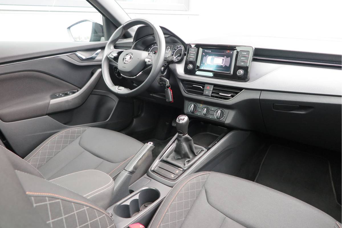 Škoda Scala ŠKODA Scala 1.0 TSI 110pk H6 Sport Business. Panoramadak , Led, Stoelverwarming, Achteruitrijcamera , PDC , Carplay , (navigatie via carplay) DAB+