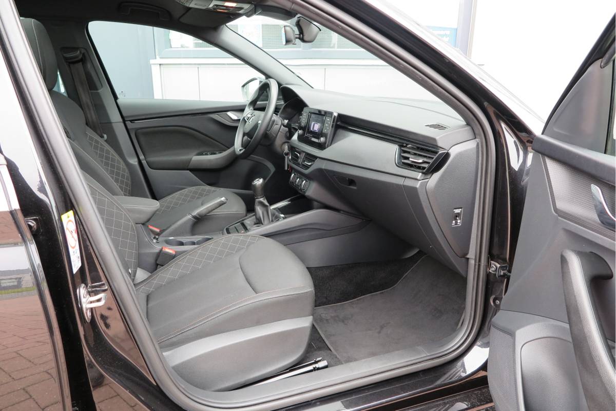 Škoda Scala ŠKODA Scala 1.0 TSI 110pk H6 Sport Business. Panoramadak , Led, Stoelverwarming, Achteruitrijcamera , PDC , Carplay , (navigatie via carplay) DAB+