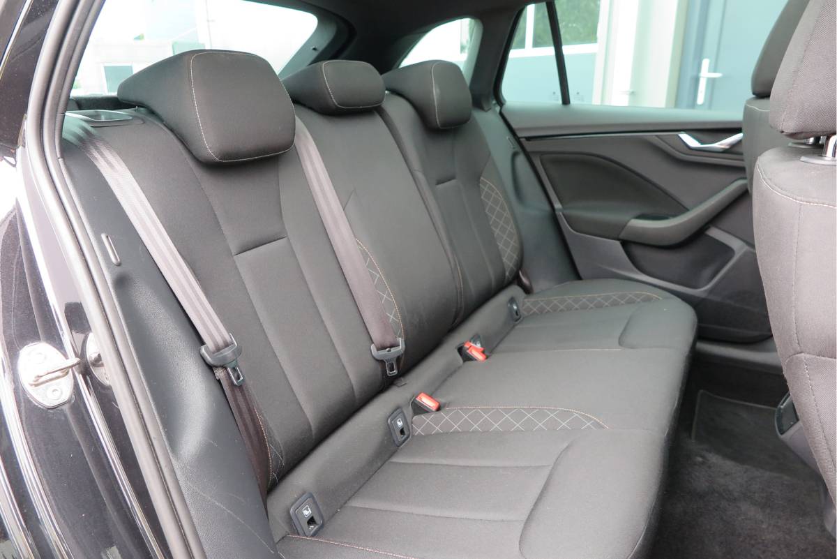 Škoda Scala ŠKODA Scala 1.0 TSI 110pk H6 Sport Business. Panoramadak , Led, Stoelverwarming, Achteruitrijcamera , PDC , Carplay , (navigatie via carplay) DAB+