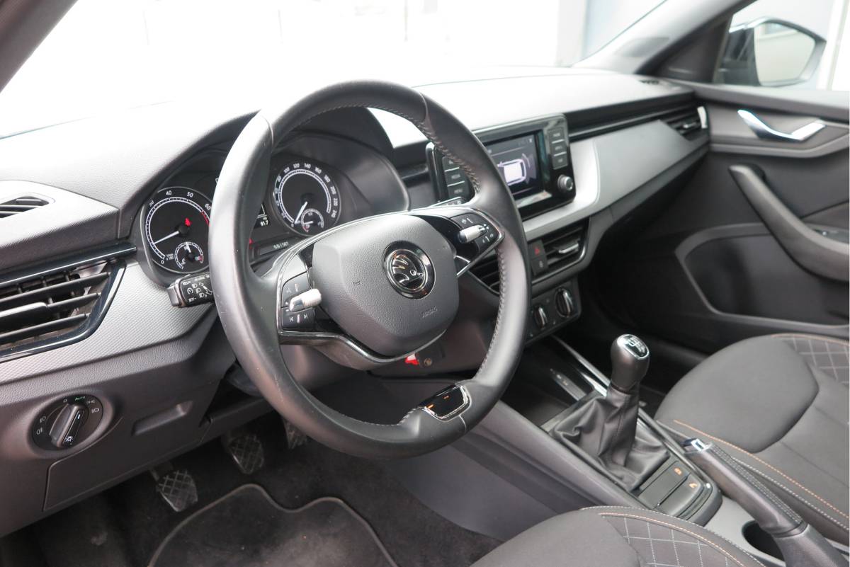 Škoda Scala ŠKODA Scala 1.0 TSI 110pk H6 Sport Business. Panoramadak , Led, Stoelverwarming, Achteruitrijcamera , PDC , Carplay , (navigatie via carplay) DAB+