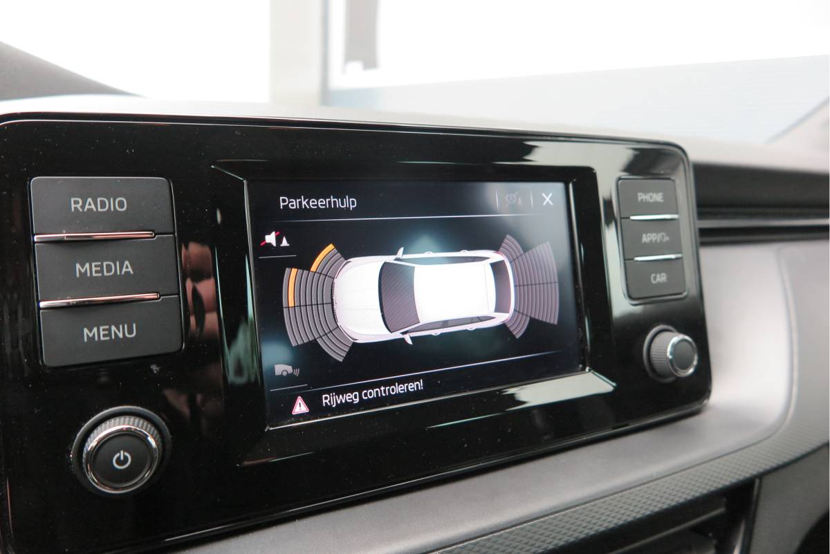 Škoda Scala ŠKODA Scala 1.0 TSI 110pk H6 Sport Business. Panoramadak , Led, Stoelverwarming, Achteruitrijcamera , PDC , Carplay , (navigatie via carplay) DAB+