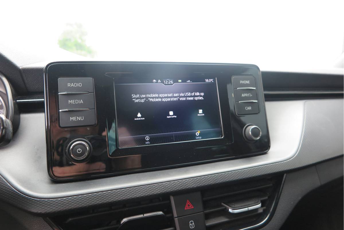 Škoda Scala ŠKODA Scala 1.0 TSI 110pk H6 Sport Business. Panoramadak , Led, Stoelverwarming, Achteruitrijcamera , PDC , Carplay , (navigatie via carplay) DAB+