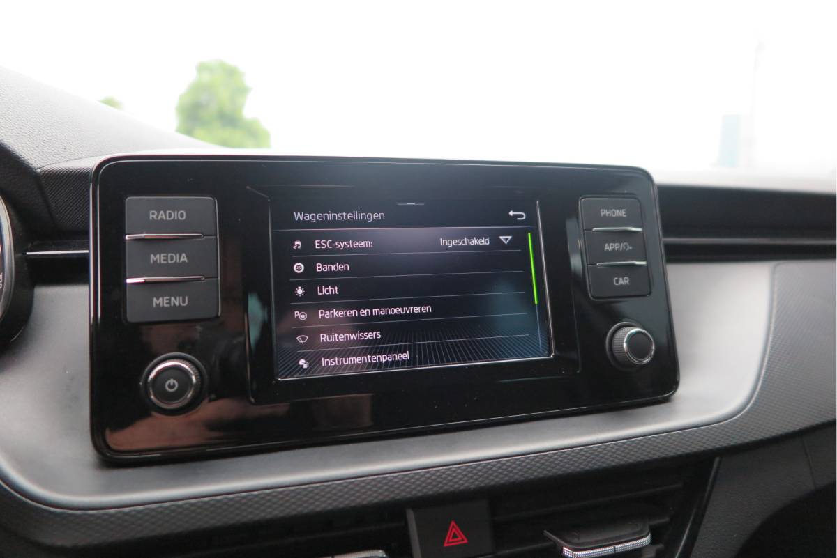 Škoda Scala ŠKODA Scala 1.0 TSI 110pk H6 Sport Business. Panoramadak , Led, Stoelverwarming, Achteruitrijcamera , PDC , Carplay , (navigatie via carplay) DAB+