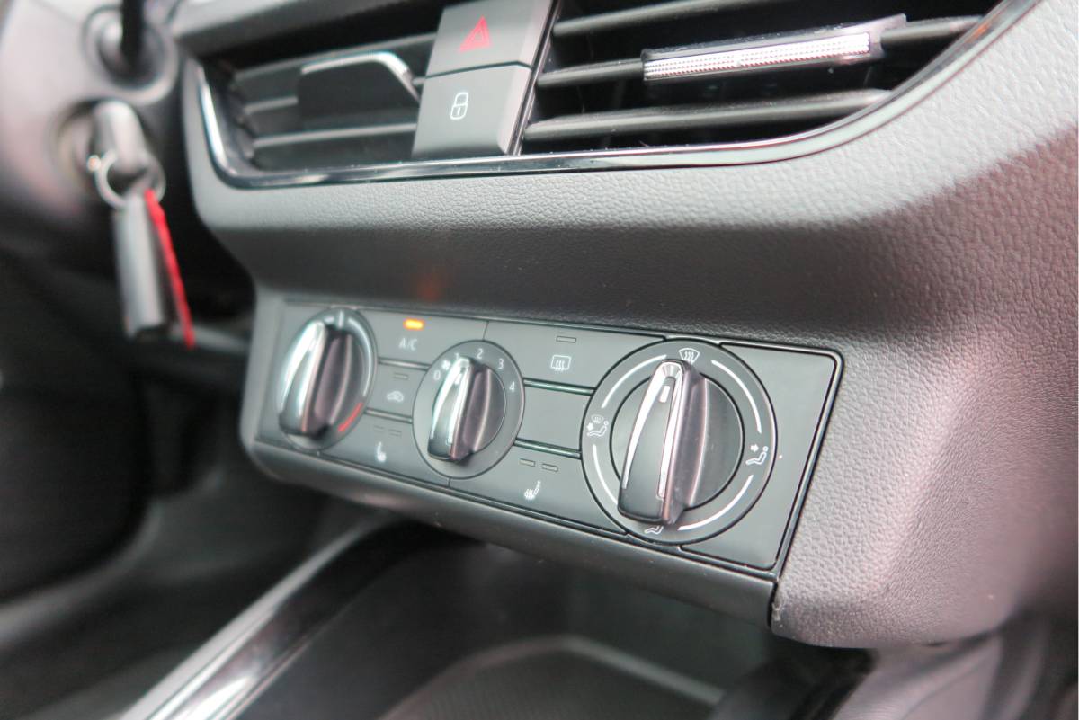Škoda Scala ŠKODA Scala 1.0 TSI 110pk H6 Sport Business. Panoramadak , Led, Stoelverwarming, Achteruitrijcamera , PDC , Carplay , (navigatie via carplay) DAB+