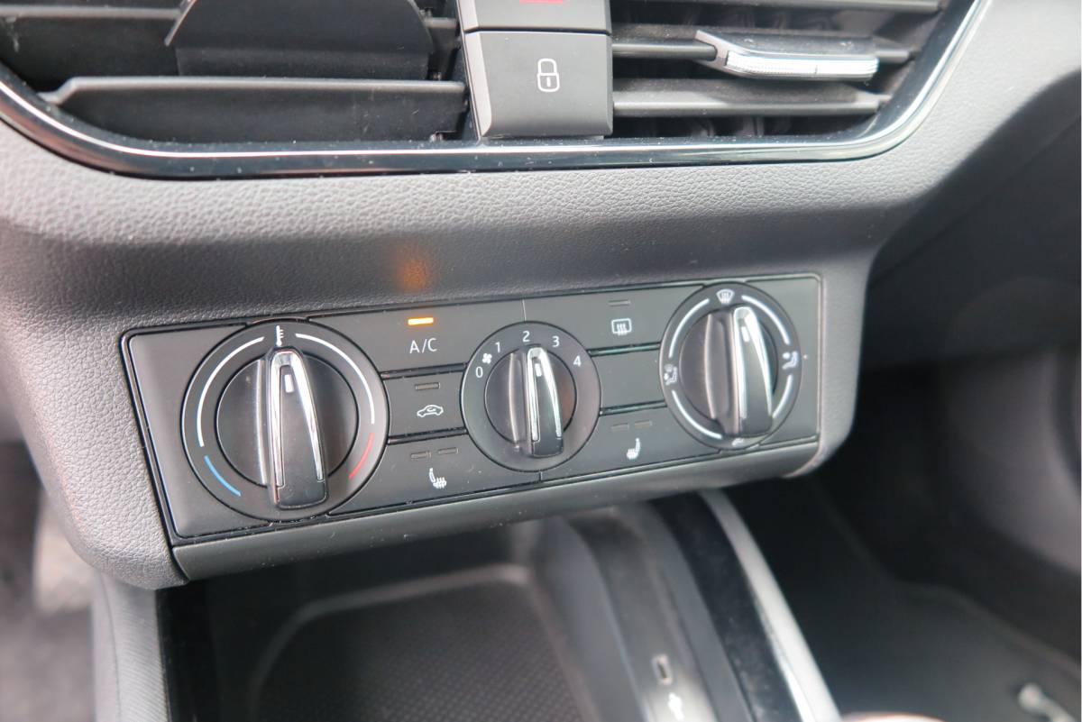Škoda Scala ŠKODA Scala 1.0 TSI 110pk H6 Sport Business. Panoramadak , Led, Stoelverwarming, Achteruitrijcamera , PDC , Carplay , (navigatie via carplay) DAB+