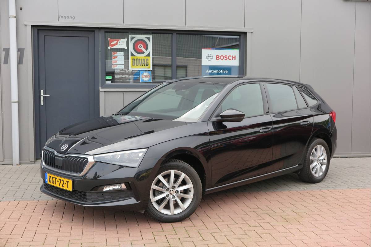 Škoda Scala ŠKODA Scala 1.0 TSI 110pk H6 Sport Business. Panoramadak , Led, Stoelverwarming, Achteruitrijcamera , PDC , Carplay , (navigatie via carplay) DAB+