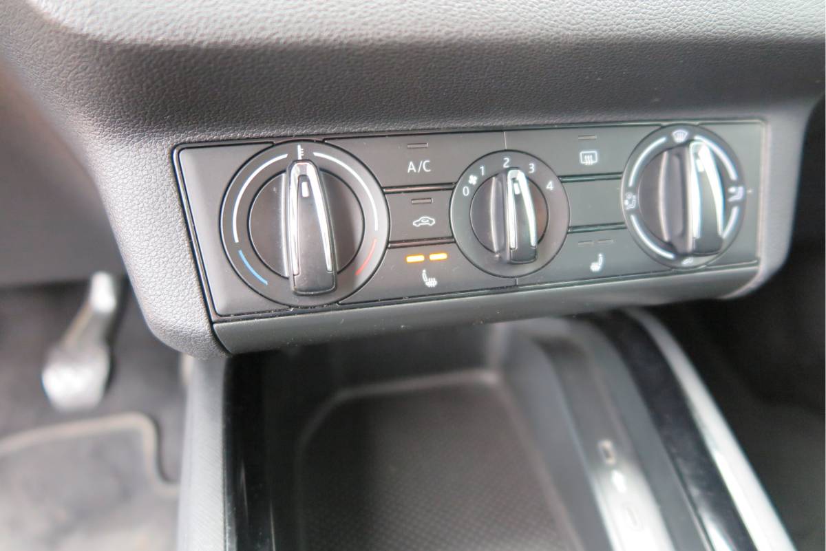 Škoda Scala ŠKODA Scala 1.0 TSI 110pk H6 Sport Business. Panoramadak , Led, Stoelverwarming, Achteruitrijcamera , PDC , Carplay , (navigatie via carplay) DAB+