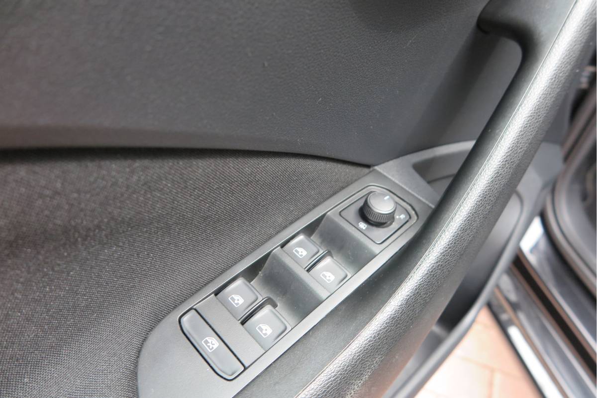 Škoda Scala ŠKODA Scala 1.0 TSI 110pk H6 Sport Business. Panoramadak , Led, Stoelverwarming, Achteruitrijcamera , PDC , Carplay , (navigatie via carplay) DAB+