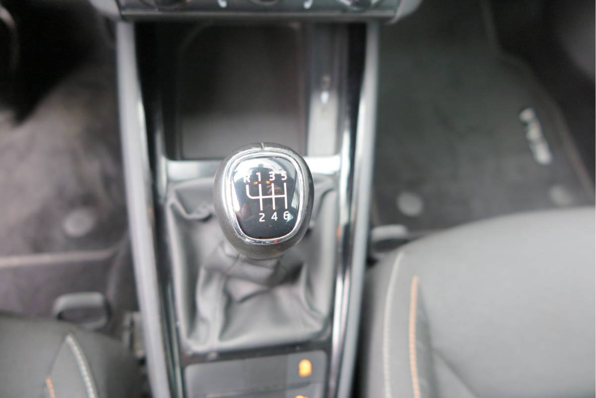 Škoda Scala ŠKODA Scala 1.0 TSI 110pk H6 Sport Business. Panoramadak , Led, Stoelverwarming, Achteruitrijcamera , PDC , Carplay , (navigatie via carplay) DAB+