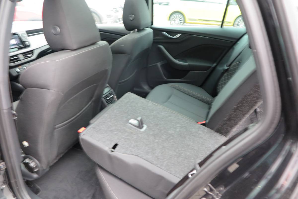 Škoda Scala ŠKODA Scala 1.0 TSI 110pk H6 Sport Business. Panoramadak , Led, Stoelverwarming, Achteruitrijcamera , PDC , Carplay , (navigatie via carplay) DAB+