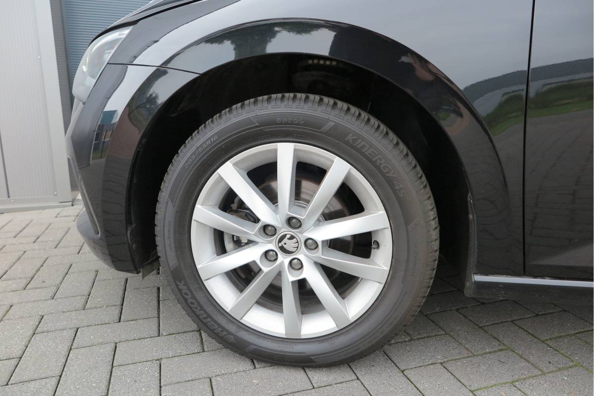 Škoda Scala ŠKODA Scala 1.0 TSI 110pk H6 Sport Business. Panoramadak , Led, Stoelverwarming, Achteruitrijcamera , PDC , Carplay , (navigatie via carplay) DAB+