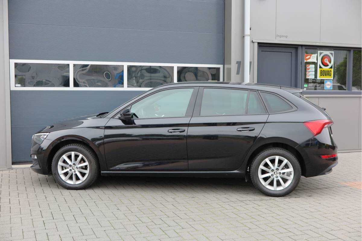 Škoda Scala ŠKODA Scala 1.0 TSI 110pk H6 Sport Business. Panoramadak , Led, Stoelverwarming, Achteruitrijcamera , PDC , Carplay , (navigatie via carplay) DAB+