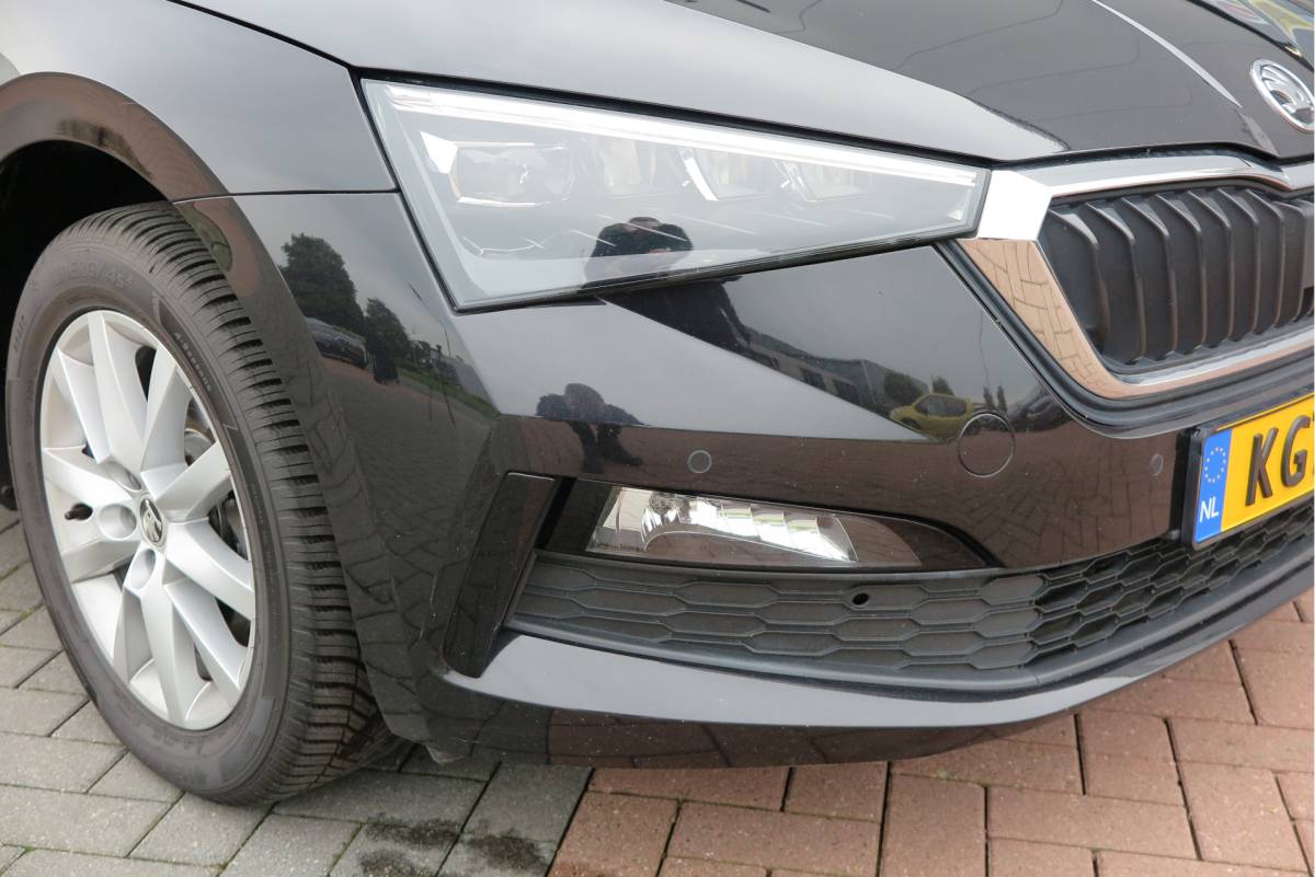 Škoda Scala ŠKODA Scala 1.0 TSI 110pk H6 Sport Business. Panoramadak , Led, Stoelverwarming, Achteruitrijcamera , PDC , Carplay , (navigatie via carplay) DAB+