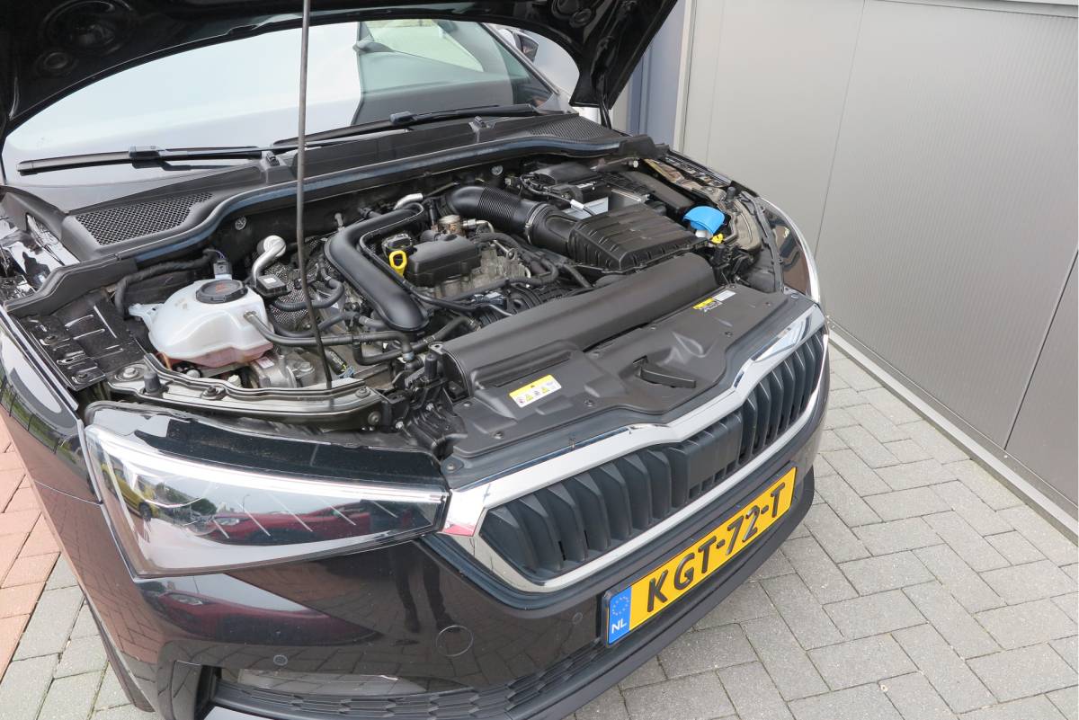 Škoda Scala ŠKODA Scala 1.0 TSI 110pk H6 Sport Business. Panoramadak , Led, Stoelverwarming, Achteruitrijcamera , PDC , Carplay , (navigatie via carplay) DAB+