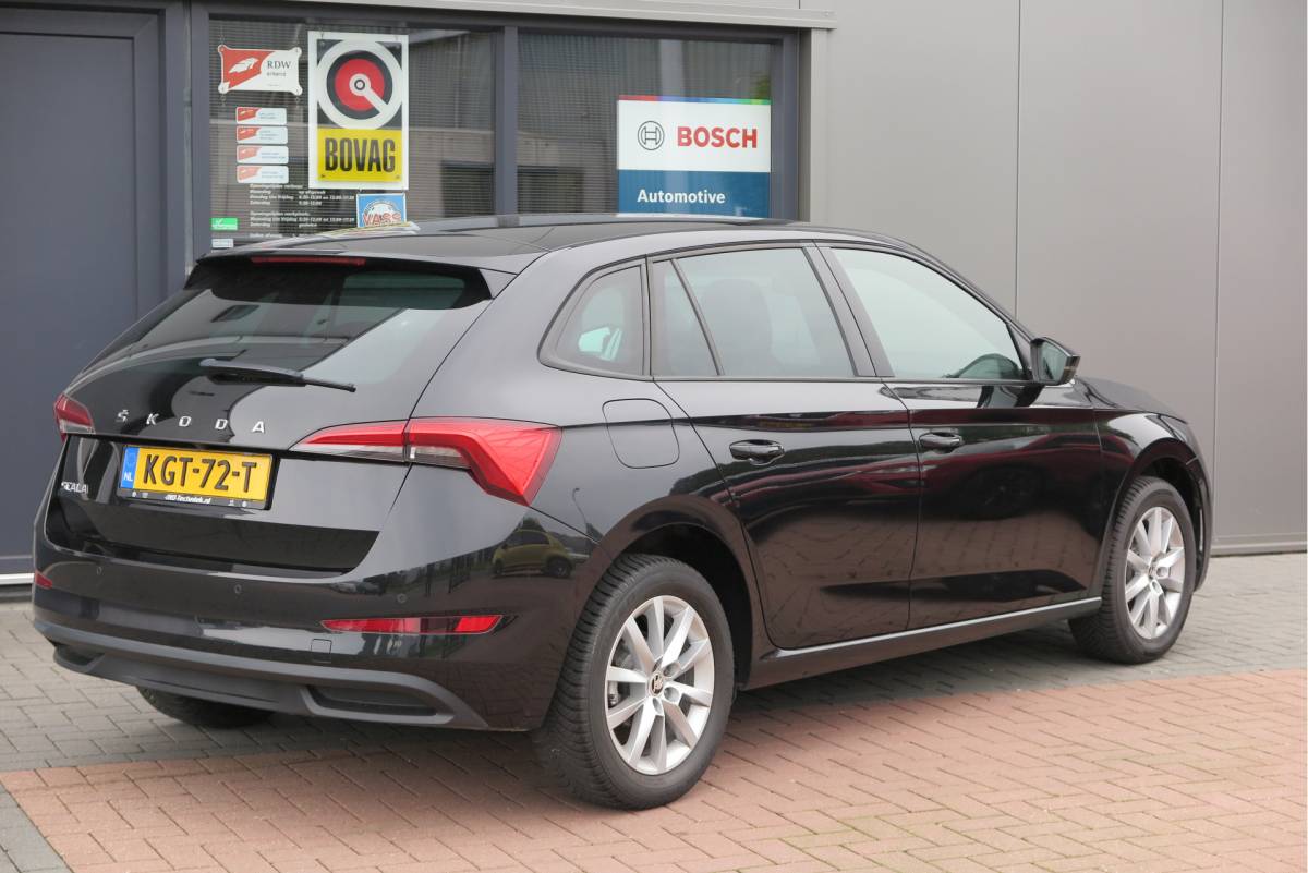 Škoda Scala ŠKODA Scala 1.0 TSI 110pk H6 Sport Business. Panoramadak , Led, Stoelverwarming, Achteruitrijcamera , PDC , Carplay , (navigatie via carplay) DAB+