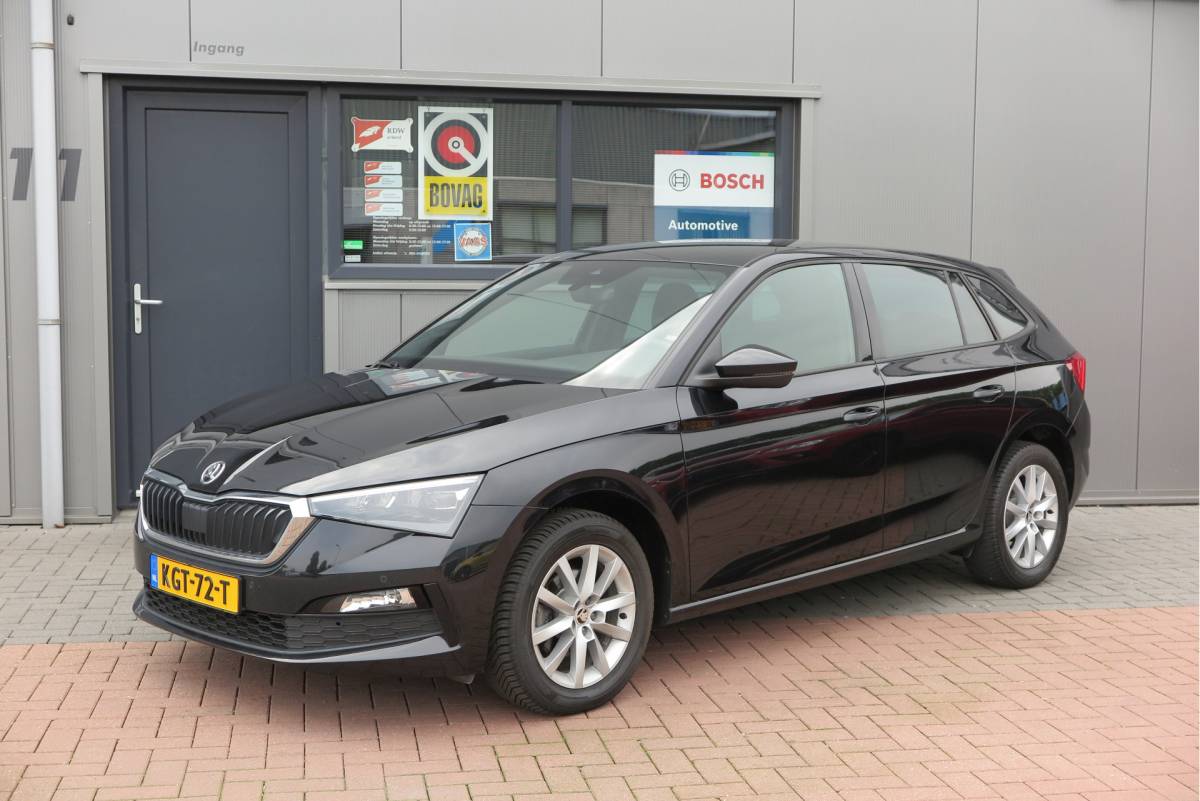 Škoda Scala ŠKODA Scala 1.0 TSI 110pk H6 Sport Business. Panoramadak , Led, Stoelverwarming, Achteruitrijcamera , PDC , Carplay , (navigatie via carplay) DAB+