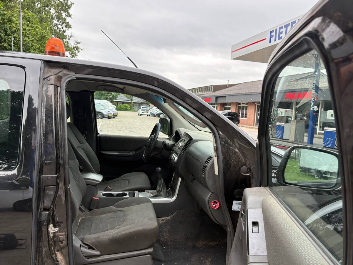 Nissan Navara Nissan Navara 2.5 dCi SE King Cab AIRCO, Trekhaak 3000 KG, cruise control *EXPORT* Volkswagen Amarok, Toyota Hilux, Ford Ranger,