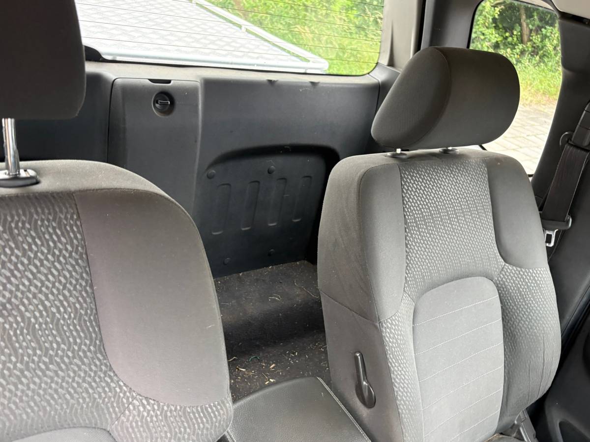Nissan Navara Nissan Navara 2.5 dCi SE King Cab AIRCO, Trekhaak 3000 KG, cruise control *EXPORT* Volkswagen Amarok, Toyota Hilux, Ford Ranger,